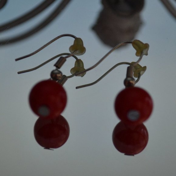 ✨ FREE ✨ Red Drop Earrings - Picture 2 of 2
